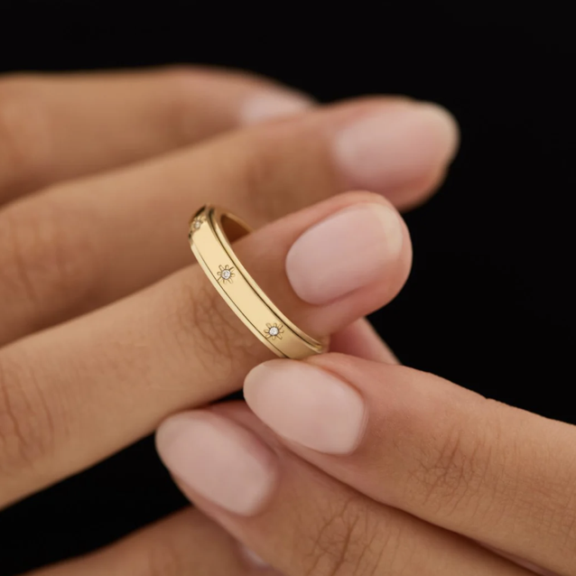 Woman puts on gold and diamanté spinning ring